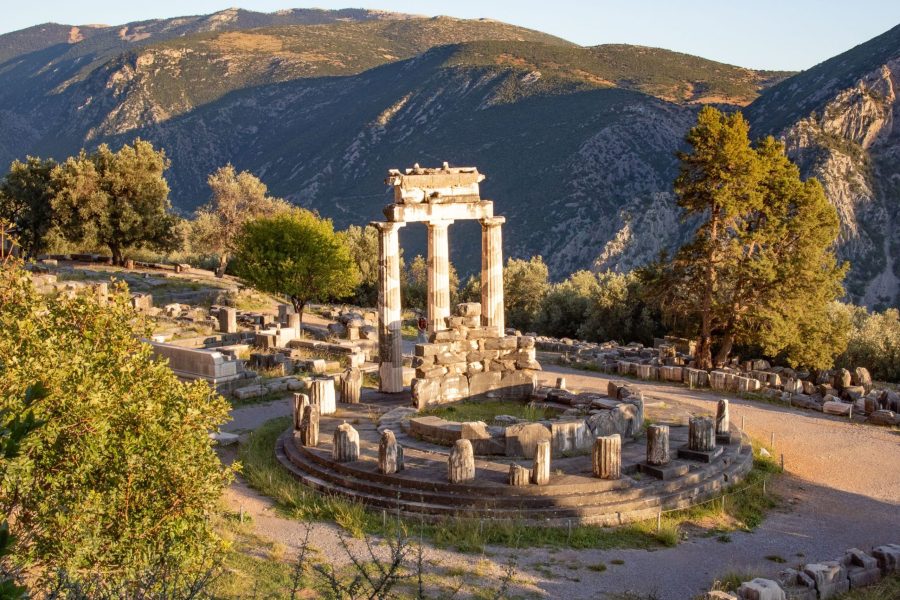 Luxury 9-Hour Tour from Athens to the Ancient Wonders of Delphi